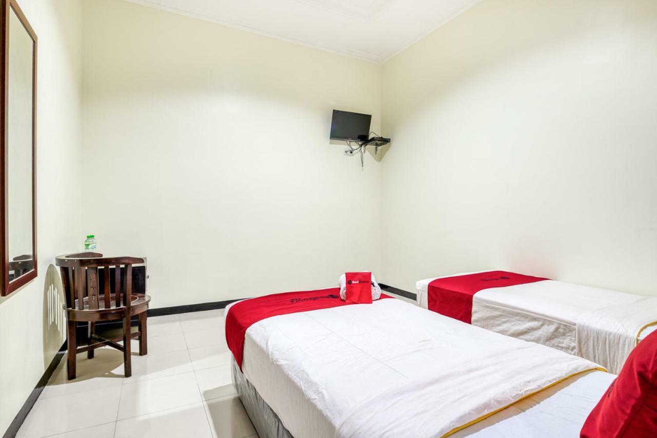 Hotel Reddoorz Syariah @ Ketintang Surabaya Exterior foto